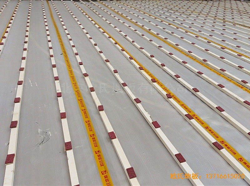 山東淄博工業(yè)職業(yè)學(xué)院籃球館運(yùn)動地板施工案例2