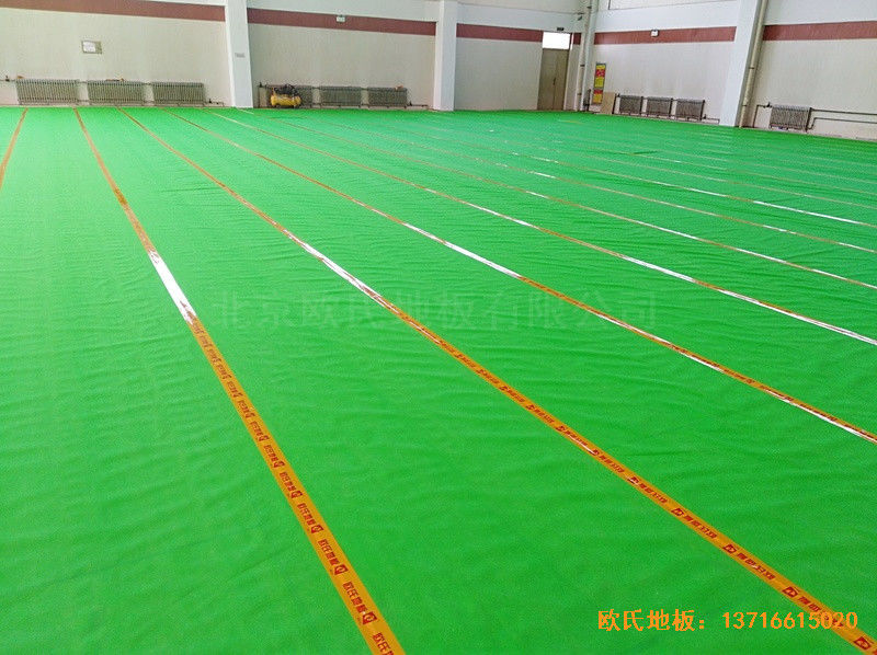 山東淄博工業(yè)職業(yè)學(xué)院籃球館運(yùn)動地板施工案例3