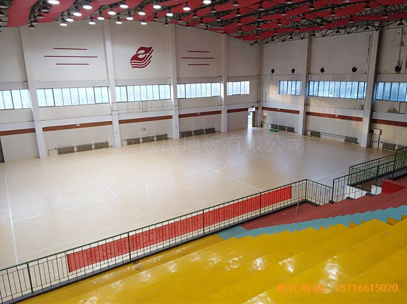 山東淄博工業(yè)職業(yè)學(xué)院籃球館運(yùn)動地板施工案例4