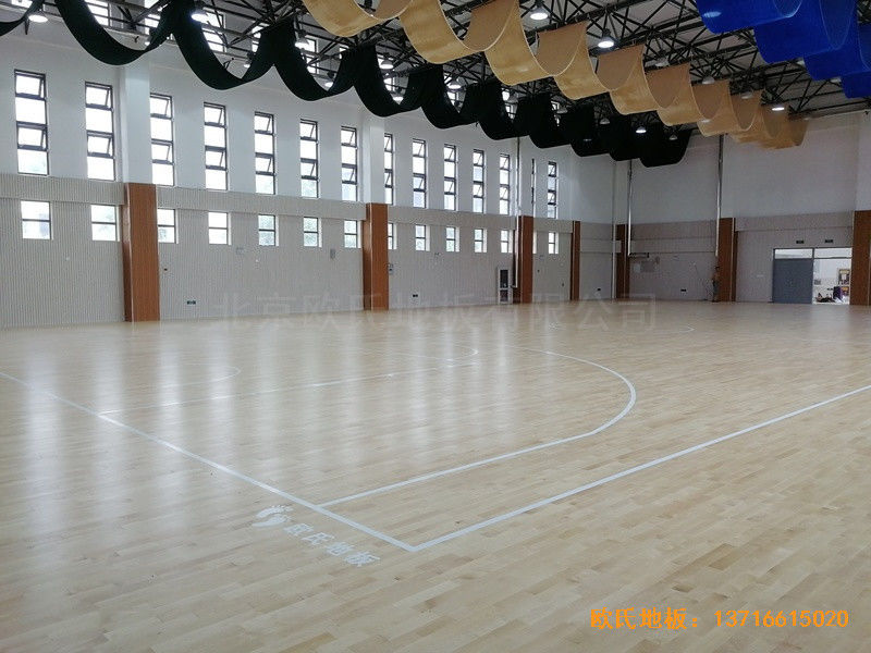 烏魯木齊達坂城中學籃球館體育木地板鋪裝案例0