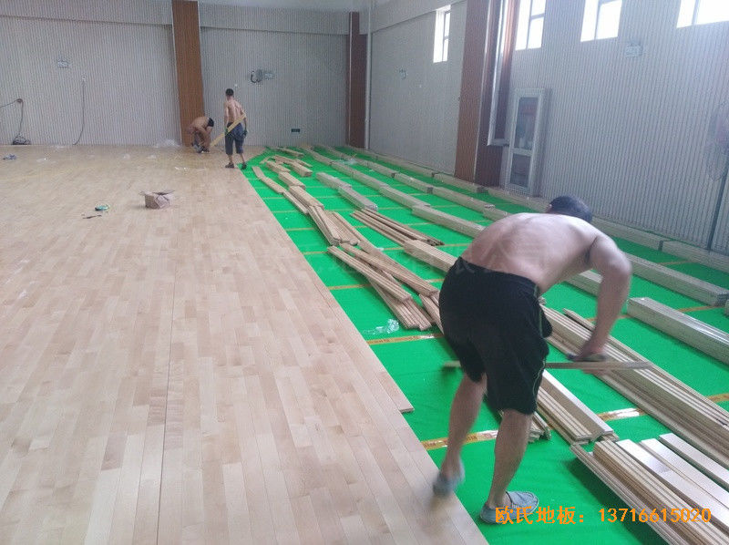 烏魯木齊達坂城中學籃球館體育木地板鋪裝案例3