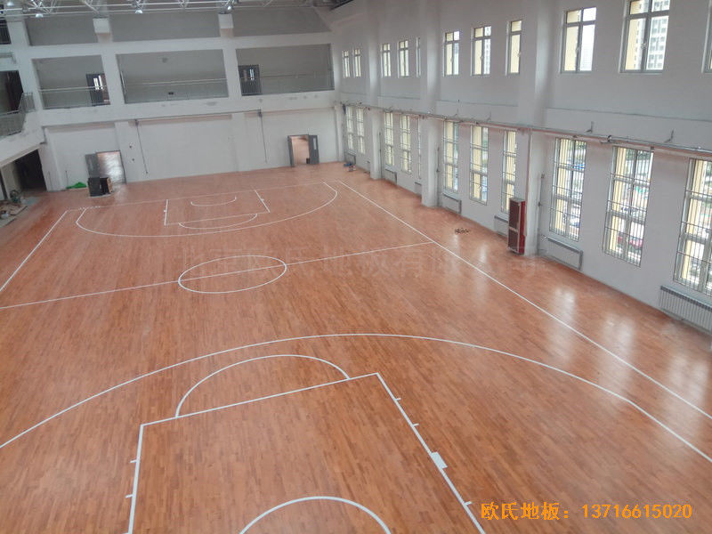 濟南中區(qū)十三中學(xué)籃球館體育地板安裝案例0