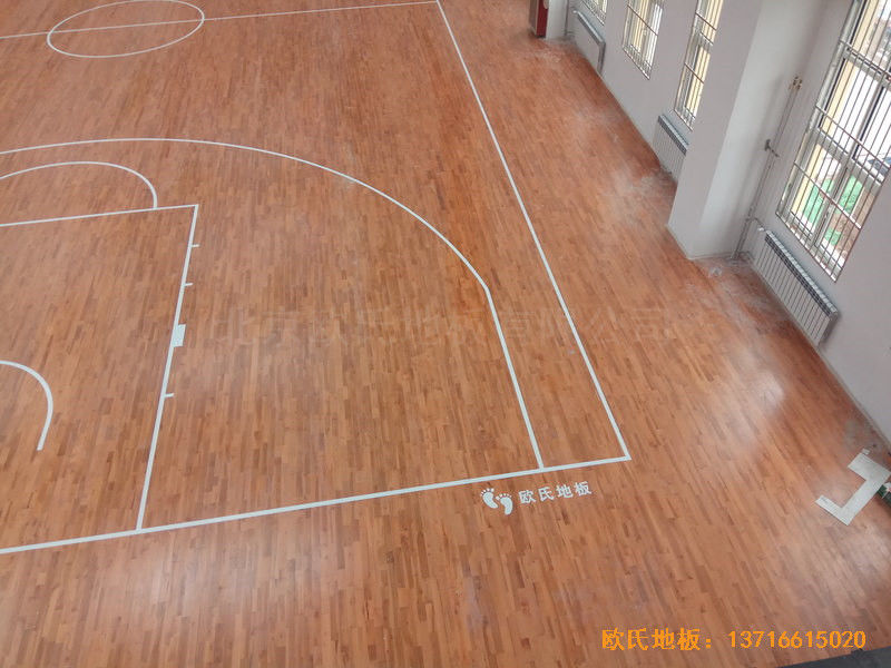 濟南中區(qū)十三中學(xué)籃球館體育地板安裝案例4