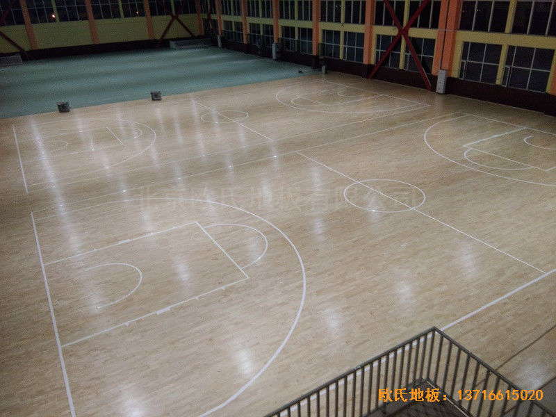 山東濟(jì)南章丘雙語(yǔ)學(xué)校籃球館體育地板施工案例3
